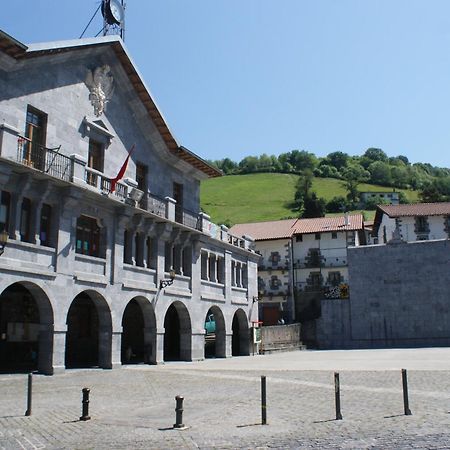 Hostal Musunzar Hotel Leitza  Exterior photo