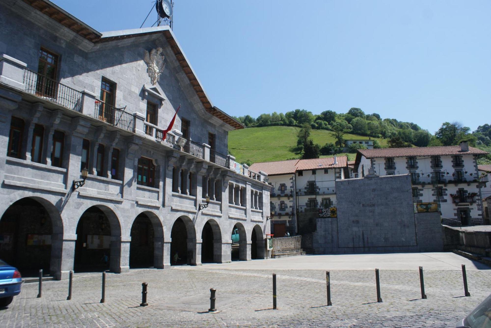 Hostal Musunzar Hotel Leitza  Exterior photo